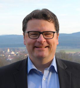 1 Dr. Stefan Spindler